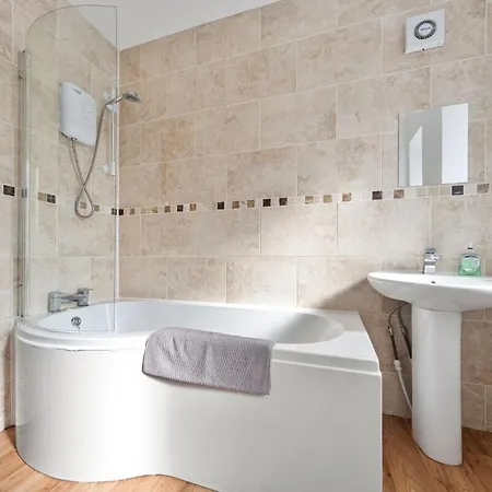 From - For Contractors Apartment Bradford (West Yorkshire)